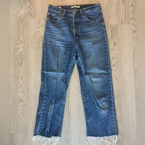 Levi’s Ribcage Straight Raw Ankle Sz 28 💙